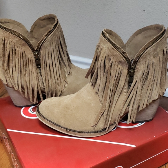 Dingo Fringe Booties - Picture 2 of 5
